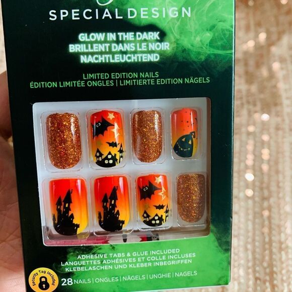 NEW KISS GLOW IN THE DARK HALLOWEEN NAILS - Picture 4 of 4
